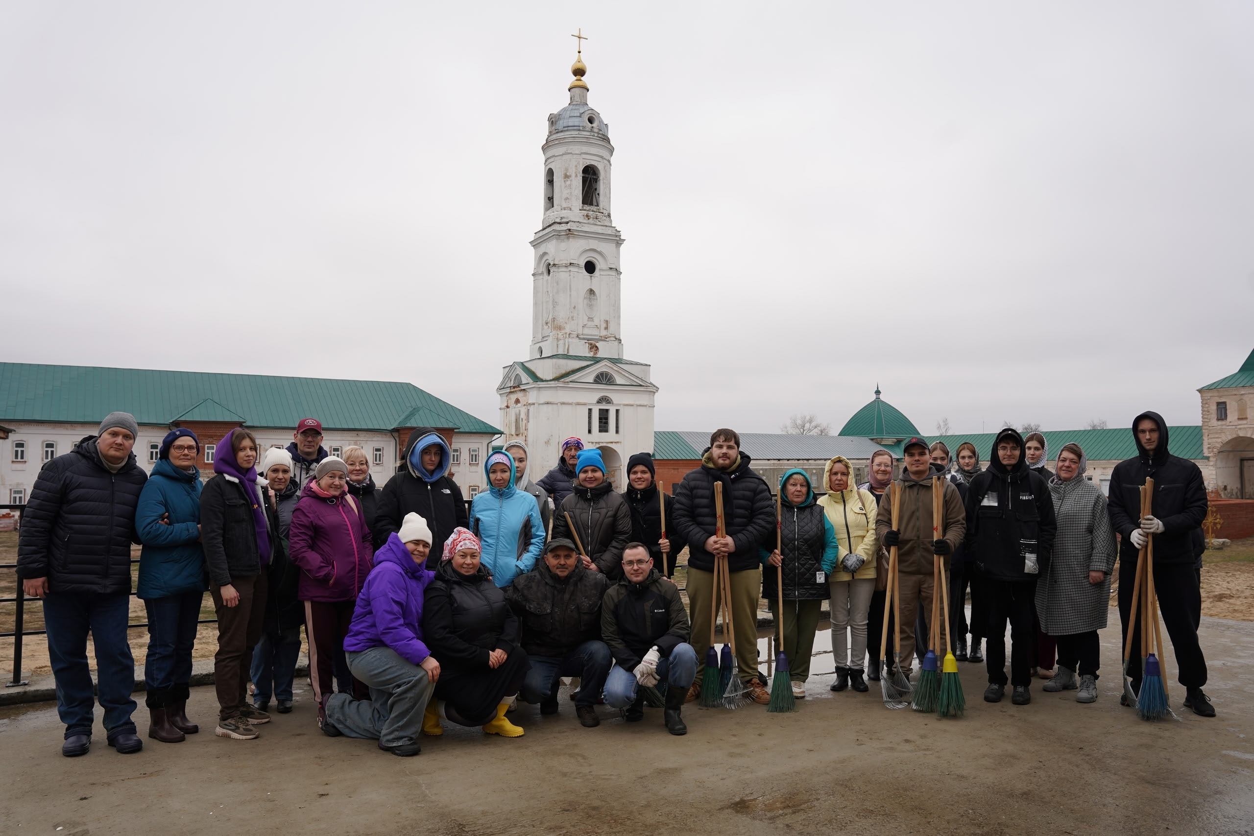 Архивисты приняли участие в ежегодной акции «Всероссийский день заботы о памятниках истории и культуры»