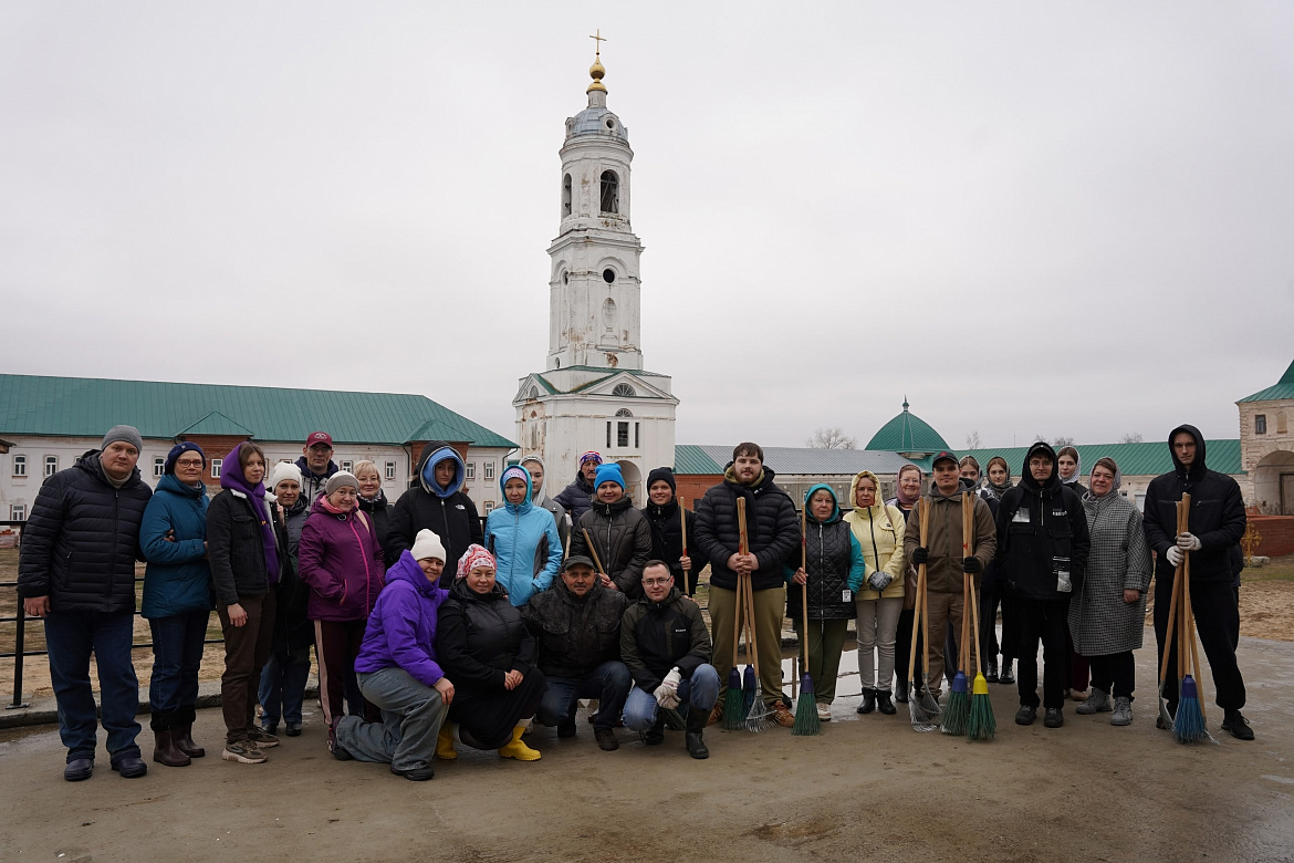 Архивисты приняли участие в ежегодной акции «Всероссийский день заботы о памятниках истории и культуры»