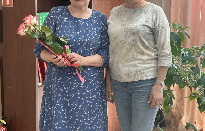 Архивисты поздравили с 60-летним юбилеем ведущего архивиста отдела обеспечения сохранности, государственного учета и страхового копирования документов ЦГА Республики Мордовия Тюрькину Валентину Михайловну