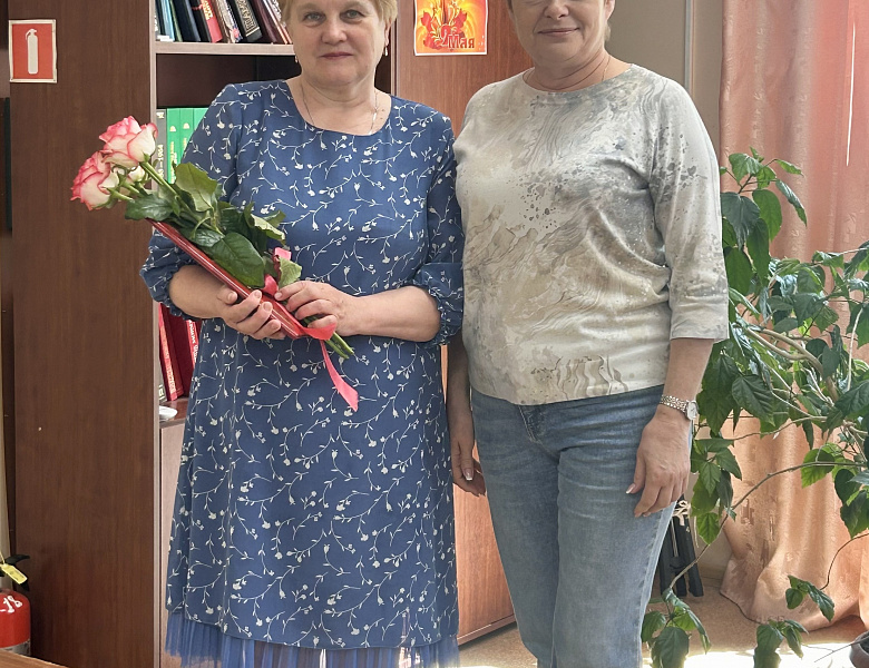 Архивисты поздравили с 60-летним юбилеем ведущего архивиста отдела обеспечения сохранности, государственного учета и страхового копирования документов ЦГА Республики Мордовия Тюрькину Валентину Михайловну