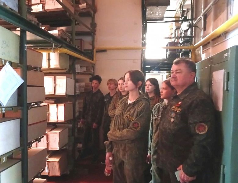 Бойцы поискового отряда «Память» им. Героя Советского Союза М.П. Девятаева СОШ № 28 посетили Центральный государственный архив Республики Мордовия
