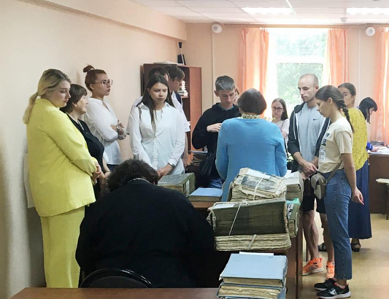 Студенты Историко-социологического института НИ МГУ имени Н.П. Огарева на архивной практике в ЦГА Республики Мордовия
