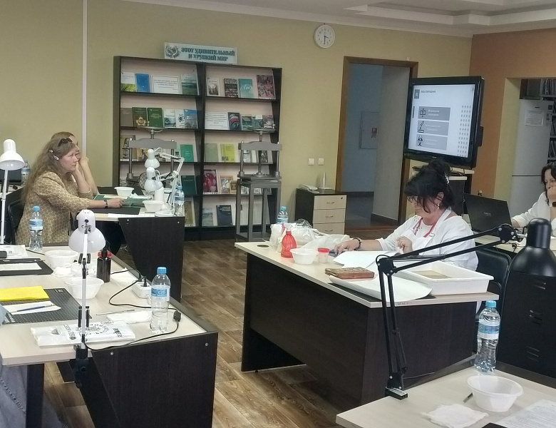 Сотрудники Центрального государственного архива Республики Мордовия приняли участие в межрегиональном семинаре-практикуме: «Реставрационные техники переплетного дела: восстановление структуры книги» 
