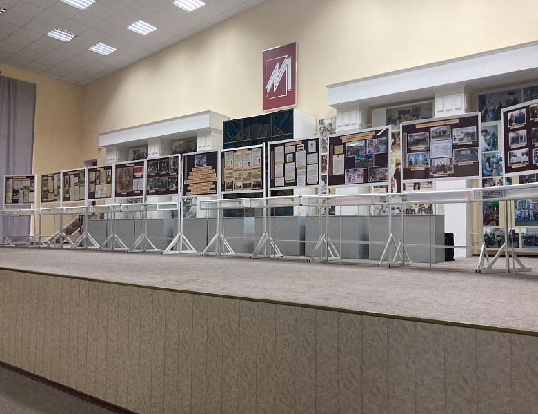 Сотрудники Центрального государственного архива Республики Мордовия в Музейном комплексе МГУ имени Н.П. Огарева провели экскурсии по выставке «Национальная государственность мордовского народа: история и современность»