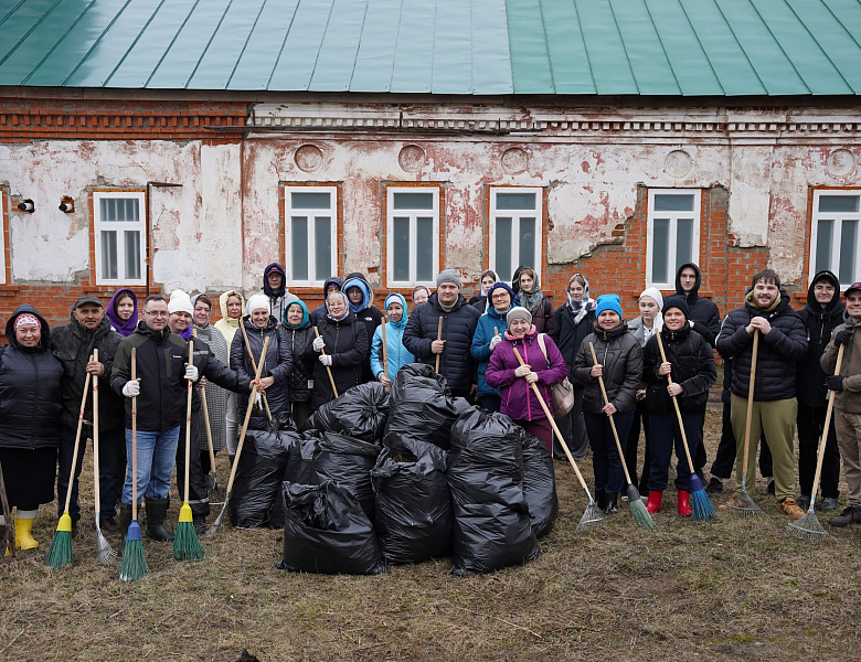 Архивисты приняли участие в ежегодной акции «Всероссийский день заботы о памятниках истории и культуры»
