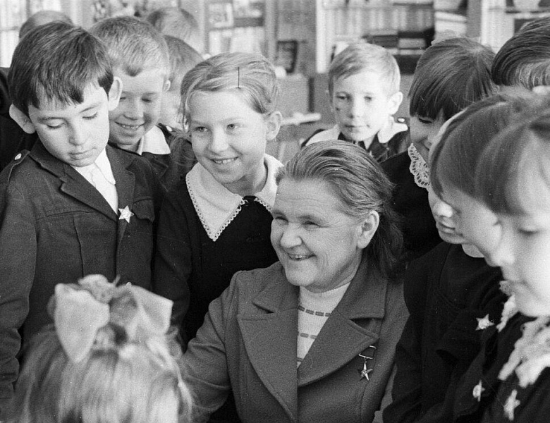 Архивисты к 100-летию со дня рождения учителя, Героя Социалистического Труда Нины Федоровны Госткиной 